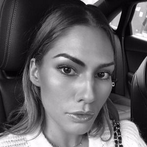 Meet your Posher, Evelyne